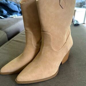 Pink Lilly Booties size 6.5 never worn